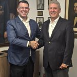 Empresario y precandidato presidencial Fernando Manholér visita la Cámara de Comercio Brasil Perú